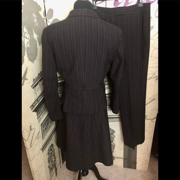 Beautiful 3 piece suit by Larry Levine size 8 Petite - Picture 3 of 5
